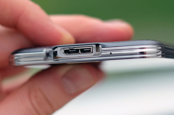 Крытый порт для зарядки Galaxy S5